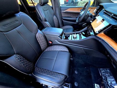 Used 2026 Jeep Grand Cherokee Summit w/ Obsidian Package AWD/4WD image 23