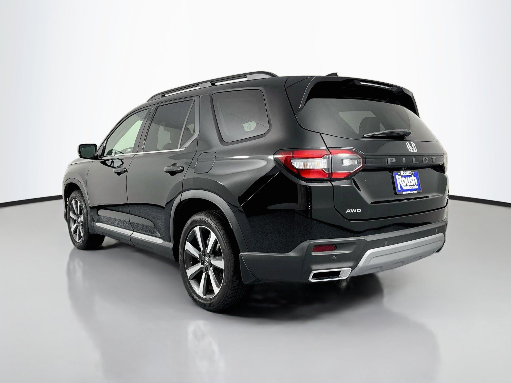Certified 2024 Honda Pilot Touring image 7