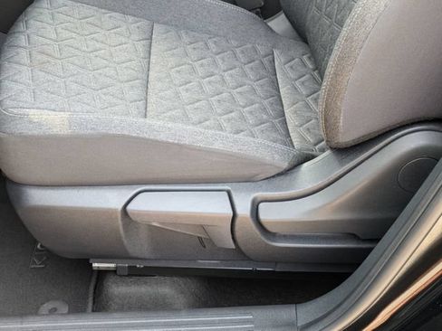 Used 2025 Nissan Kicks SV FWD image 18