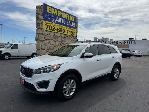 Used 2016 Kia Sorento LX w/ LX Convenience Package image 2