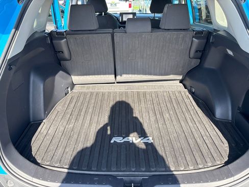 Used 2020 Toyota RAV4 LE w/ All Weather Liner Package AWD/4WD image 23