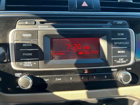 Used 2017 Kia Rio EX image 11