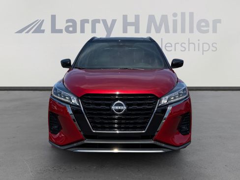 Used 2023 Nissan Kicks SR w/ SR Premium Package FWD image 8