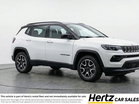 Used 2025 Jeep Compass Trailhawk AWD/4WD image 1