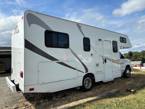 Used 2017 Ford E-350 and Econoline 350 Super Duty w/ Motorhome Prep Package image 3