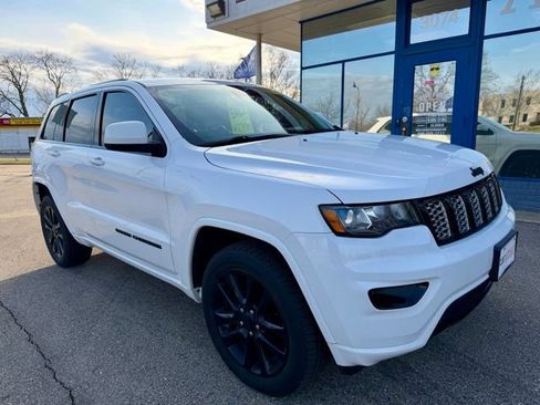 Used 2018 Jeep Grand Cherokee Altitude AWD/4WD image 2