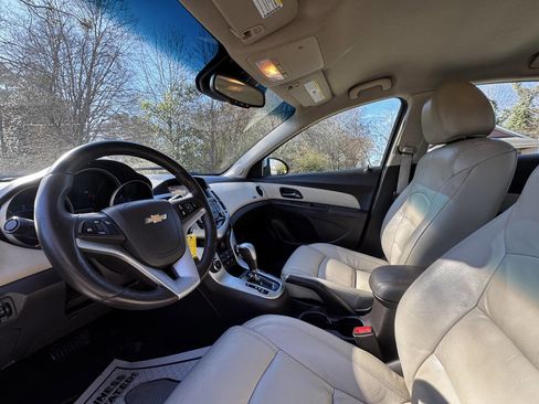 Used 2015 Chevrolet Cruze LT image 8
