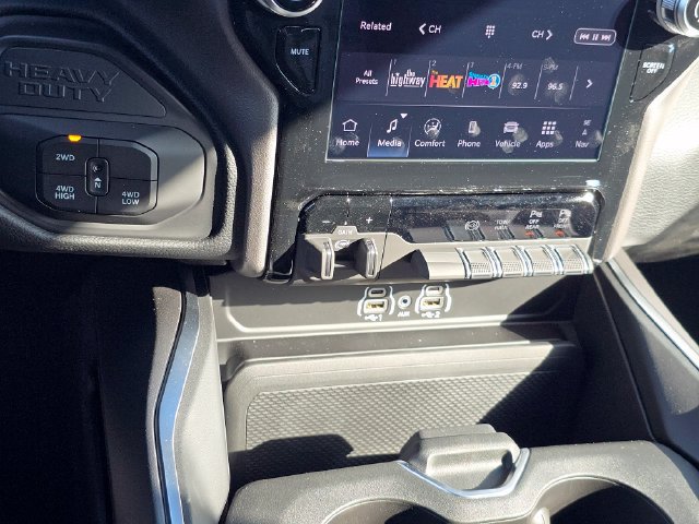 New 2027 RAM 3500 Big Horn AWD/4WD image 30