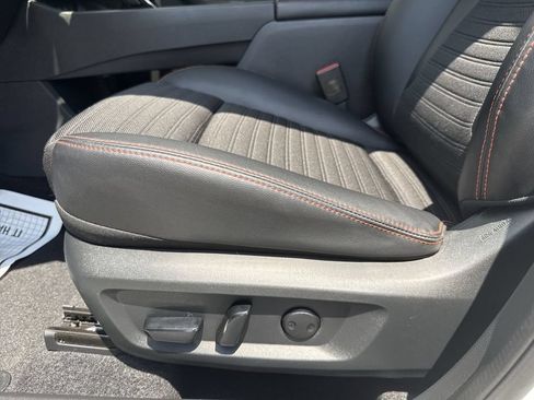 Used 2025 Nissan Rogue SV AWD/4WD image 23