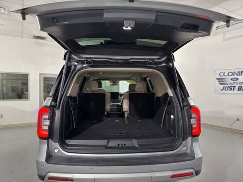 Used 2024 Ford Expedition Limited image 11
