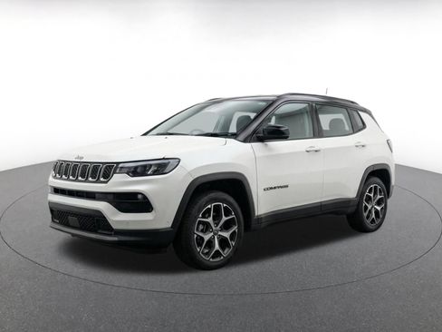 Used 2025 Jeep Compass Limited AWD/4WD image 3