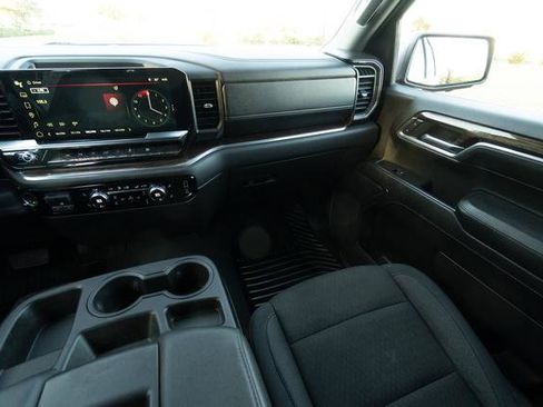 Used 2024 GMC Sierra 1500 SLE w/ Preferred Package image 14