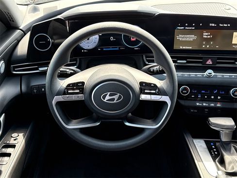 Used 2024 Hyundai Elantra SEL image 23