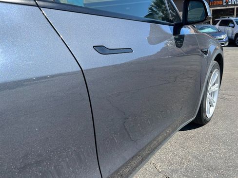 Used 2021 Tesla Model Y Long Range AWD/4WD image 28