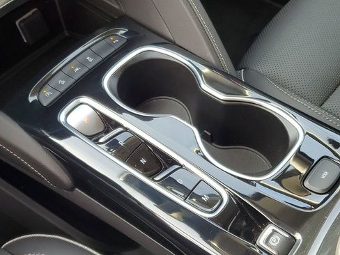 Used 2023 Buick Envision Essence AWD/4WD image 19