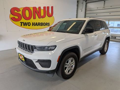 Used 2023 Jeep Grand Cherokee Laredo AWD/4WD image 1