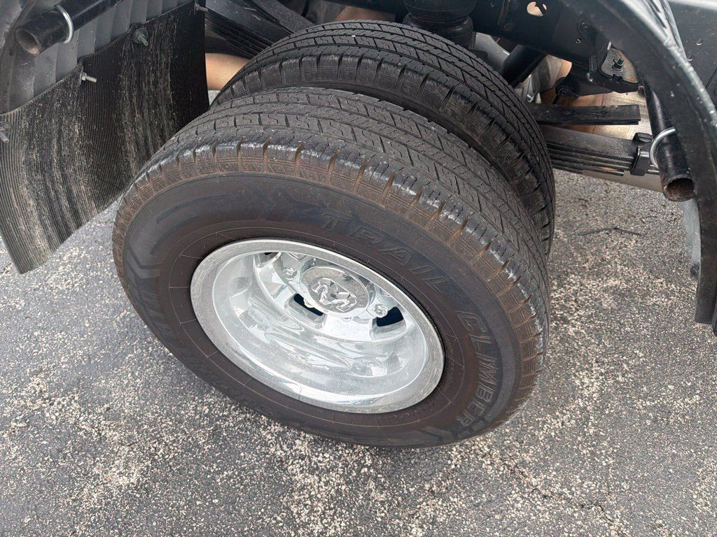 Used 2022 RAM 3500 Tradesman w/ Chrome Appearance Group AWD/4WD image 11