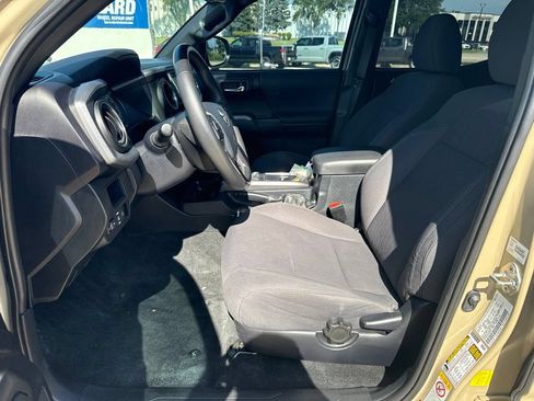 Used 2019 Toyota Tacoma TRD Off-Road AWD/4WD image 7