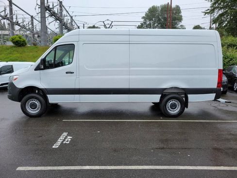 Used 2023 Mercedes-Benz Sprinter 2500 w/ Acoustic Package image 4