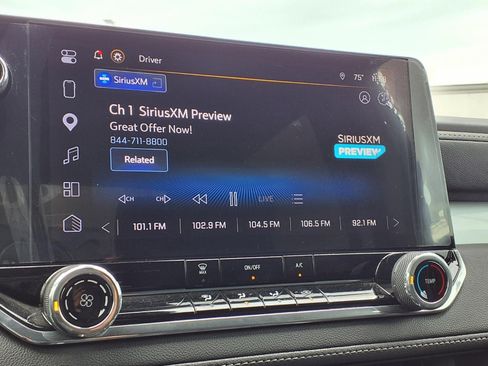 Used 2024 Chevrolet Colorado LT RWD image 4