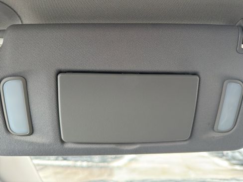 Certified 2022 GMC Acadia SLT w/ Preferred Package image 25