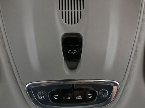 Used 2022 Volvo S60 T8 R-Design Expression AWD/4WD image 34