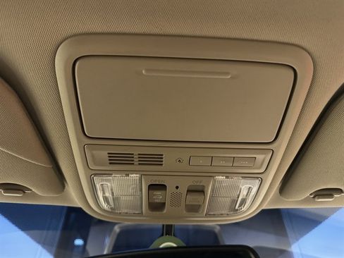 Used 2011 Honda Odyssey Touring Elite image 35