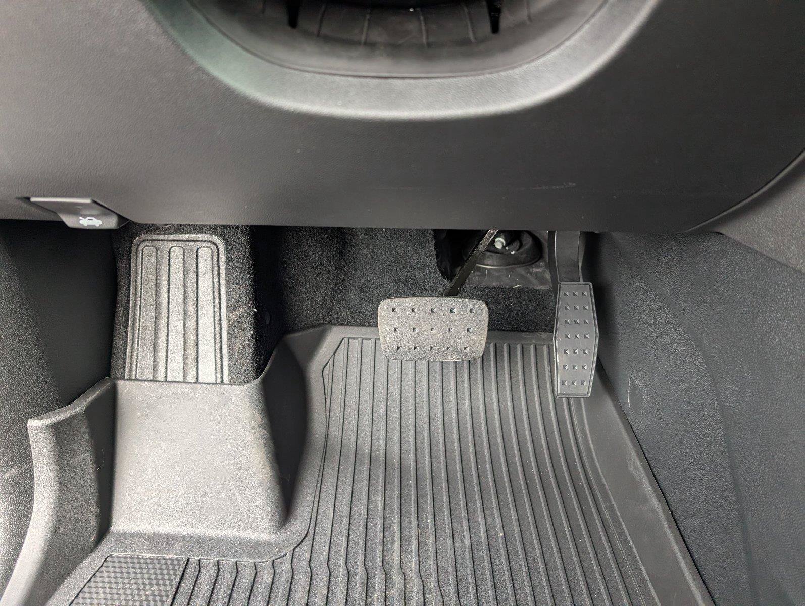 New 2027 Chevrolet Traverse RS w/ LPO, Floor Liner Package FWD image 28