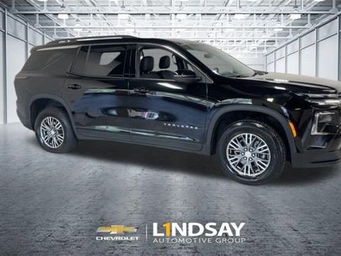 Used 2025 Chevrolet Traverse LT AWD/4WD image 3
