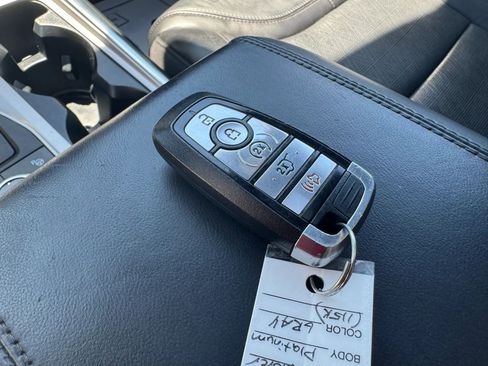 Used 2020 Ford Explorer Platinum w/ Premium Technology Package AWD/4WD image 22