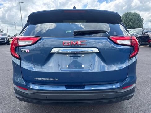 Used 2024 GMC Terrain SLE w/ Driver Convenience Package FWD image 5