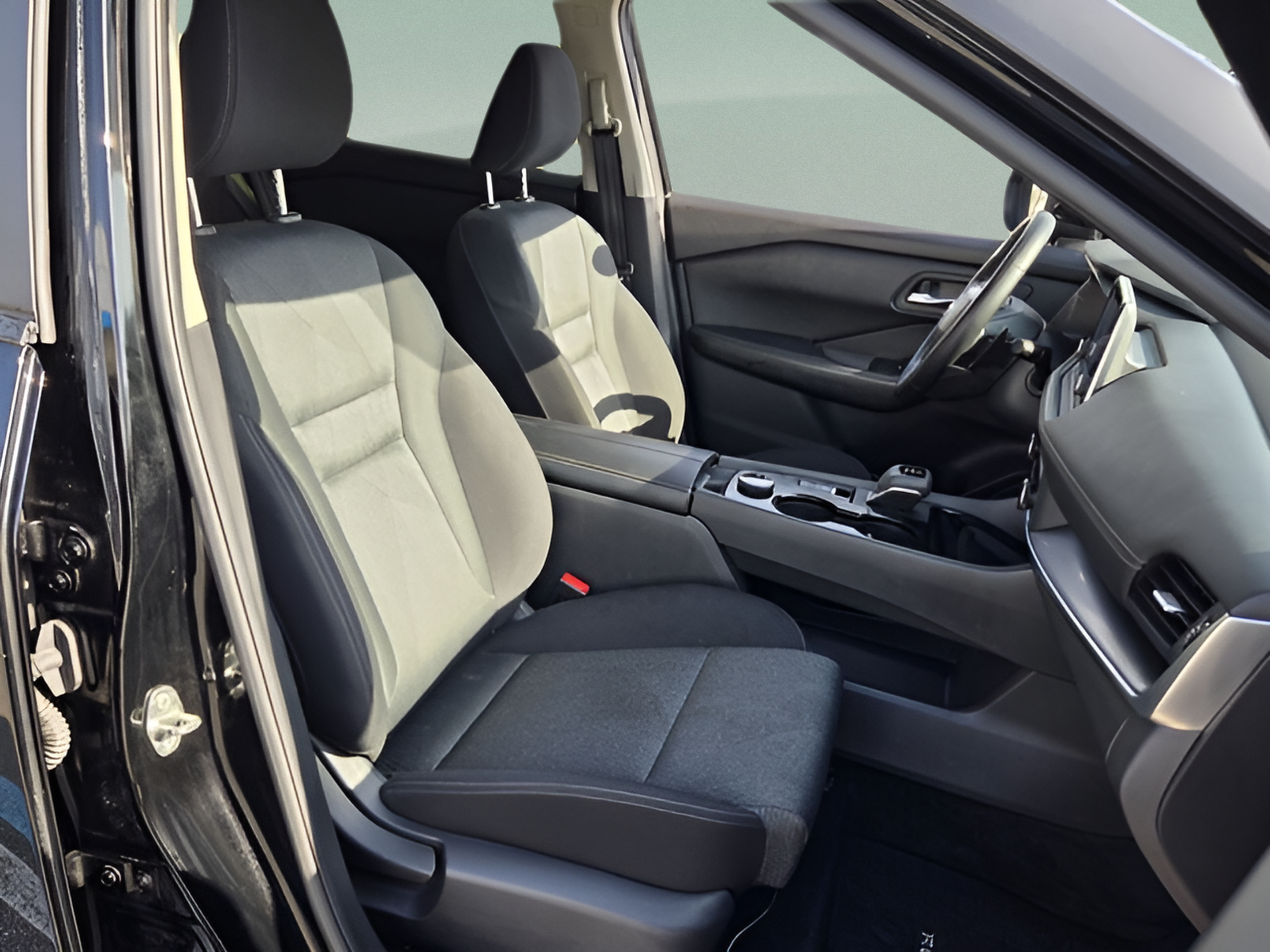 Used 2025 Nissan Rogue SV AWD/4WD image 15