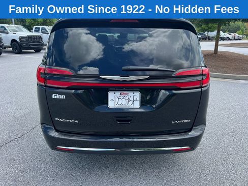 Used 2023 Chrysler Pacifica Limited FWD image 6