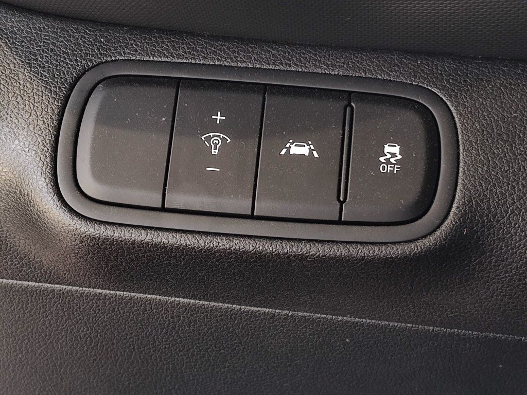 Used 2020 Hyundai Venue SE FWD image 22