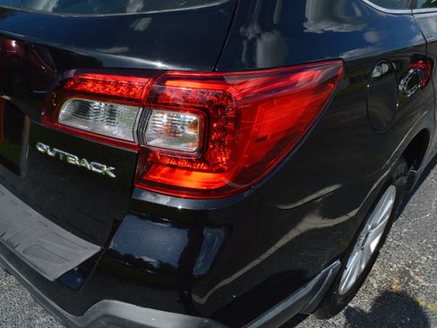 Used 2018 Subaru Outback 2.5i AWD/4WD image 6