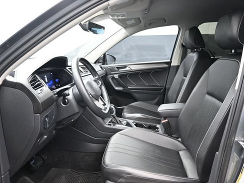 Used 2022 Volkswagen Tiguan SE FWD image 8