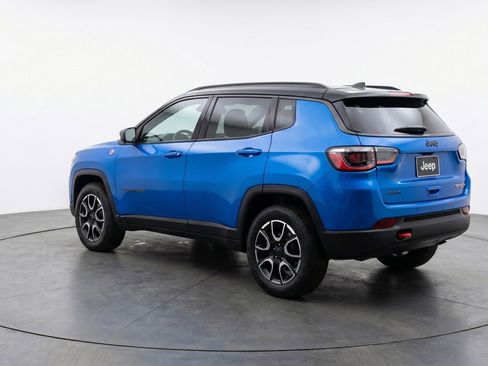 Used 2025 Jeep Compass Trailhawk AWD/4WD image 6