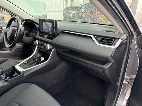Used 2021 Toyota RAV4 XLE AWD/4WD image 30