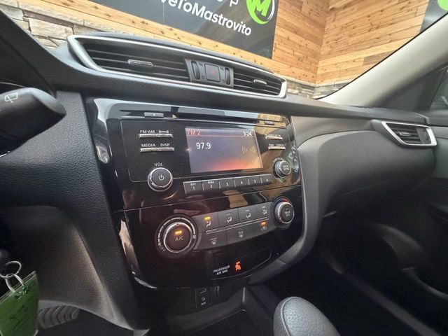 Used 2016 Nissan Rogue S AWD/4WD image 21