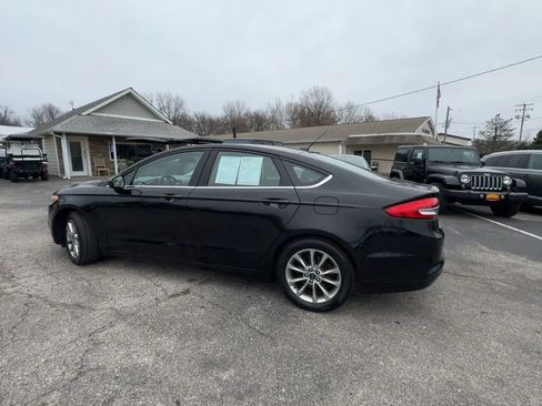Used 2017 Ford Fusion SE w/ Fusion SE Technology Package image 5