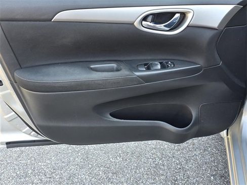 Used 2015 Nissan Sentra S image 25