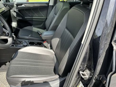 Used 2022 Volkswagen Tiguan SE w/ Panoramic Sunroof Package AWD/4WD image 13