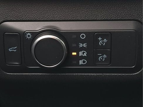 Used 2022 Ford Escape SE w/ SE Sport Appearance Package image 17