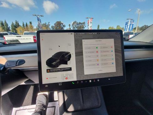 Used 2023 Tesla Model Y Performance image 13