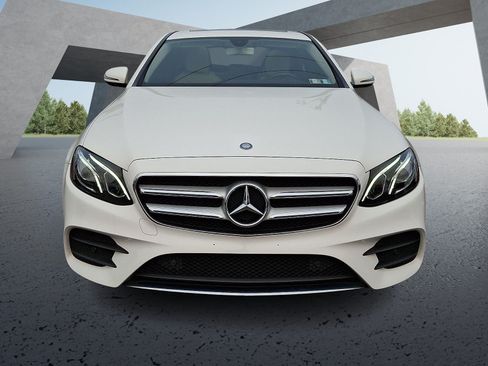 Used 2017 Mercedes-Benz E 300 4MATIC image 2
