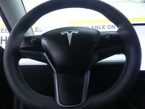 Used 2024 Tesla Model Y Long Range AWD/4WD image 16