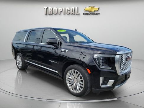 Used 2023 GMC Yukon XL Denali w/ Denali Reserve Package AWD/4WD image 7