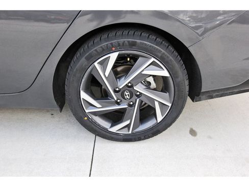 Used 2025 Hyundai Elantra Limited FWD image 30