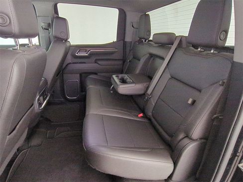 Used 2023 GMC Sierra 1500 SLT image 31