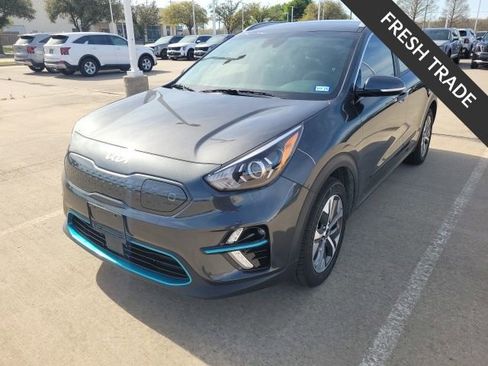 Used 2022 Kia Niro EX image 2